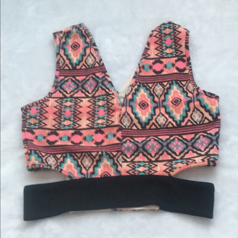 L // V neck crop top